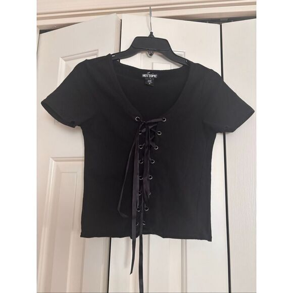 Hot Topic Tops - Hot Topic Lace Up Crop Top